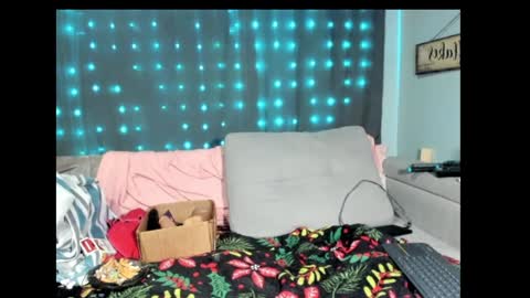 roxihazeleyes online show from 02/07/25, 10:08