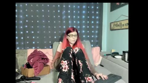 roxihazeleyes online show from 02/20/25, 03:56