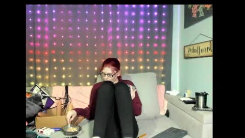 roxihazeleyes online show from 02/25/25, 03:52