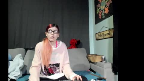 roxihazeleyes online show from 09/18/25, 07:54