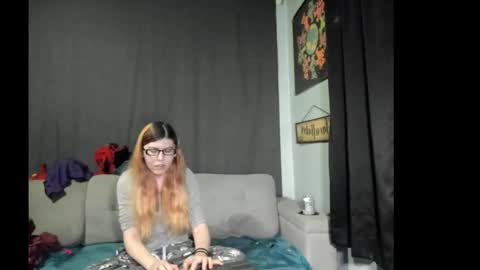 roxihazeleyes online show from 11/07/25, 06:57