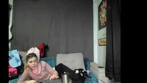 roxihazeleyes online show from 11/20/25, 11:15