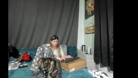 roxihazeleyes online show from 12/03/25, 05:48