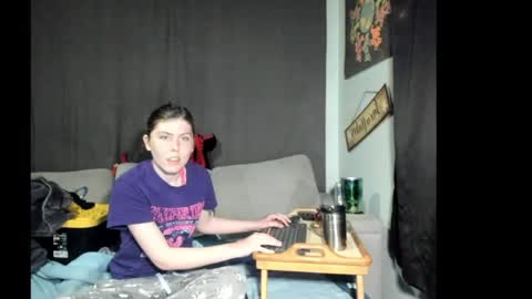 roxihazeleyes online show from 05/04/26, 02:40
