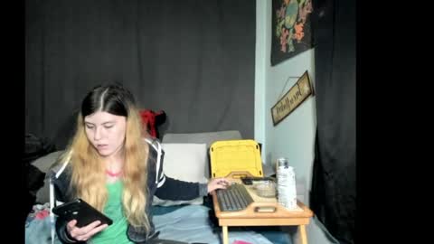 roxihazeleyes online show from 05/13/26, 02:42