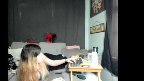 Snapshot of roxihazeleyes chatting on 06/03/26, 03:28 roxihazeleyes online show from 06/03/26, 03:28