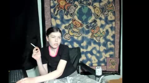 Snapshot of roxihazeleyes chatting on 06/24/26, 04:11 roxihazeleyes online show from 06/24/26, 04:11