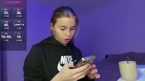 Snapshot of roxxxie_reid chatting on 02/25/25, 06:53 Roxieex ABBY online show from 02/25/25, 06:53