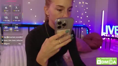 Snapshot of roxxxie_reid chatting on 09/16/25, 07:59 Roxieex ABBY online show from 09/16/25, 07:59