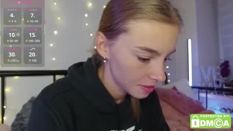 Snapshot of roxxxie_reid chatting on 09/23/25, 09:40 Roxieex ABBY online show from 09/23/25, 09:40