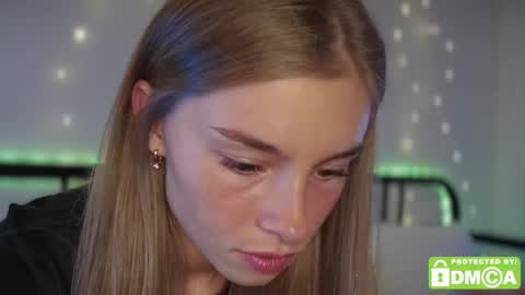 Snapshot of roxxxie_reid chatting on 10/16/25, 08:32 Roxieex ABBY online show from 10/16/25, 08:32