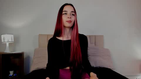 Snapshot of roxxy_mora chatting on 02/19/25, 12:25 Roxxy online show from 02/19/25, 12:25