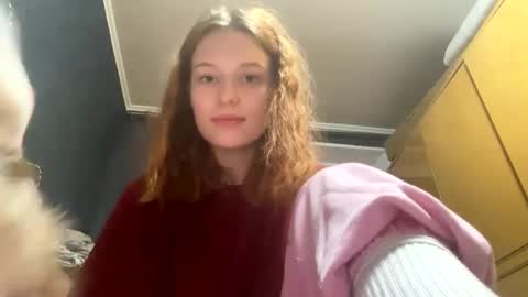 Snapshot of roxy_bowman chatting on 02/02/25, 05:37 Roxy online show from 02/02/25, 05:37