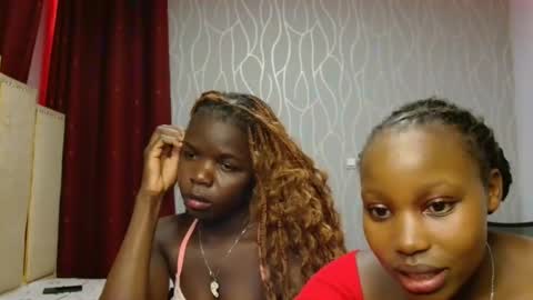 Snapshot of roxy_heather chatting on 01/15/26, 07:06 Roxy online show from 01/15/26, 07:06