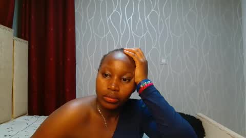 Snapshot of roxy_heather chatting on 01/16/26, 07:18 Roxy online show from 01/16/26, 07:18