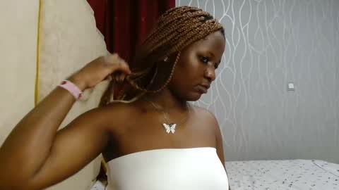 Snapshot of roxy_heather chatting on 01/17/26, 09:51 Roxy online show from 01/17/26, 09:51