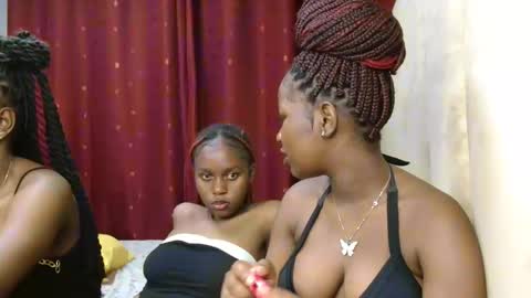 Snapshot of roxy_heather chatting on 02/16/26, 03:41 Roxy online show from 02/16/26, 03:41