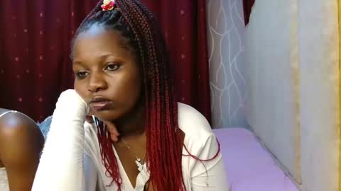 Snapshot of roxy_heather chatting on 02/24/26, 03:37 Roxy online show from 02/24/26, 03:37