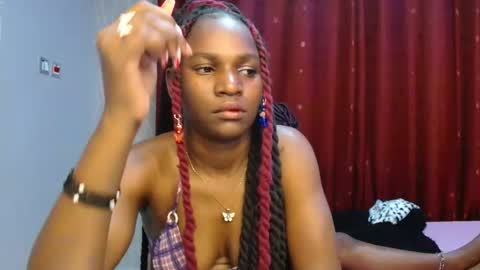 Snapshot of roxy_heather chatting on 02/25/26, 03:49 Roxy online show from 02/25/26, 03:49