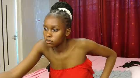 Snapshot of roxy_heather chatting on 02/27/26, 06:24 Roxy online show from 02/27/26, 06:24