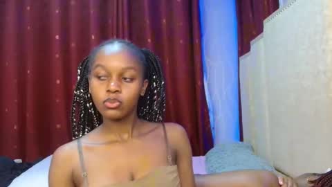 Snapshot of roxy_heather chatting on 03/04/26, 03:34 Roxy online show from 03/04/26, 03:34