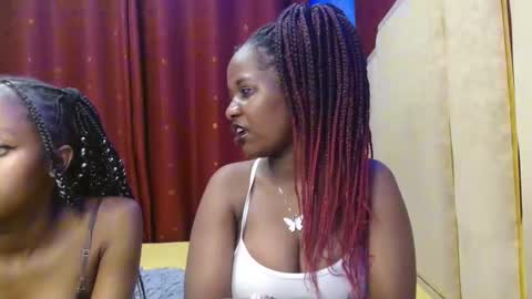 Snapshot of roxy_heather chatting on 03/07/26, 04:26 Roxy online show from 03/07/26, 04:26