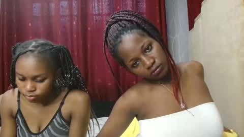 Snapshot of roxy_heather chatting on 03/14/26, 04:07 Roxy online show from 03/14/26, 04:07