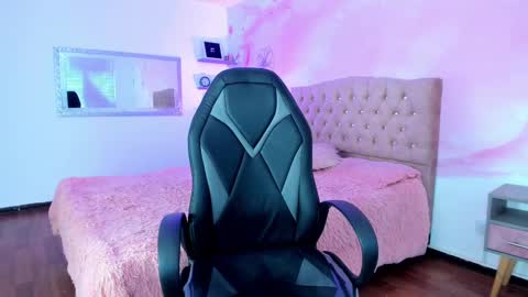 Snapshot of roxy_jones_ chatting on 12/28/24, 08:15 roxy_jones_ online show from 12/28/24, 08:15