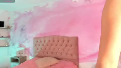 Snapshot of roxy_jones_ chatting on 02/11/25, 07:59 roxy_jones_ online show from 02/11/25, 07:59