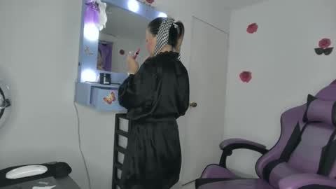 Roxy online show from 05/05/26, 01:57