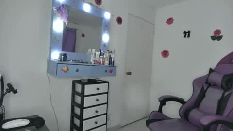 Snapshot of roxy_lu_07 chatting on 05/17/26, 01:58 Roxy online show from 05/17/26, 01:58