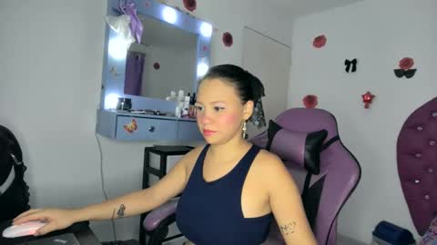 Snapshot of roxy_lu_07 chatting on 05/20/26, 02:07 Roxy online show from 05/20/26, 02:07