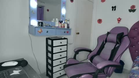 Snapshot of roxy_lu_07 chatting on 06/22/26, 01:51 Roxy online show from 06/22/26, 01:51