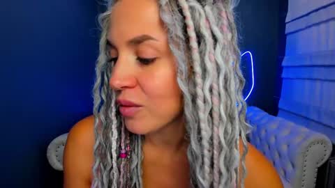 Roxy online show from 09/16/25, 02:01