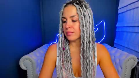 Roxy online show from 09/17/25, 01:18