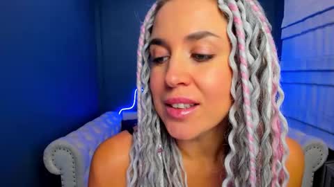 Roxy online show from 10/17/25, 02:04