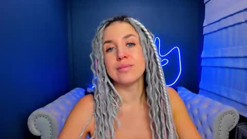 Roxy online show from 12/19/25, 01:23