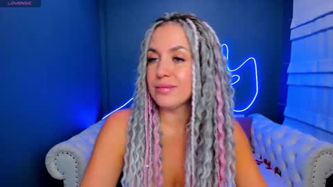 Roxy online show from 03/18/26, 01:20