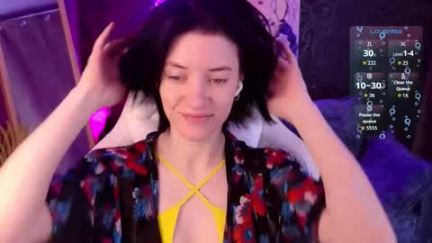 Snapshot of roxy_riot_ chatting on 12/23/25, 01:36 roxy_riot_ online show from 12/23/25, 01:36