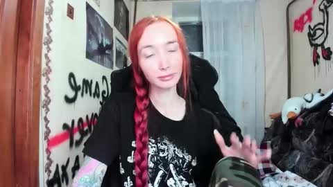 Snapshot of roxy_silver chatting on 02/04/26, 08:25 Roxy online show from 02/04/26, 08:25