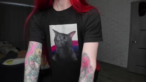 Snapshot of roxy_silver chatting on 02/14/26, 06:10 Roxy online show from 02/14/26, 06:10