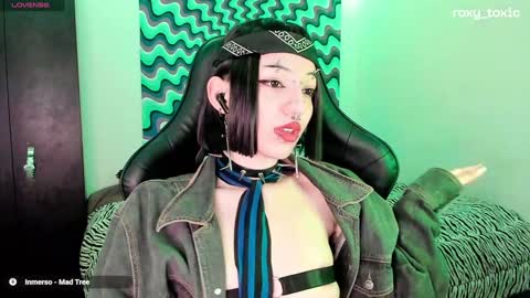 Roxy Independient model Help me to reach 50 thumbs up online show from 12/13/24, 02:21