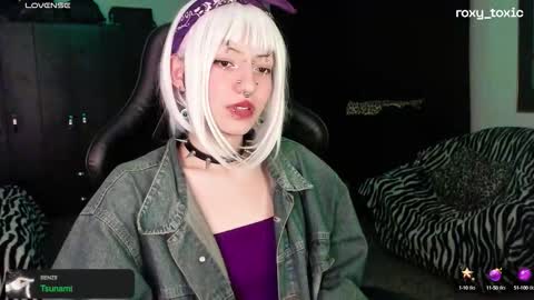 Roxy Independient model Help me to reach 50 thumbs up online show from 10/08/25, 01:36