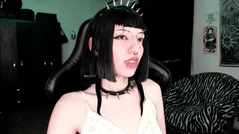 Snapshot of roxy_toxic chatting on 02/04/26, 01:11 Roxy Independient model Help me to reach 50 thumbs up online show from 02/04/26, 01:11