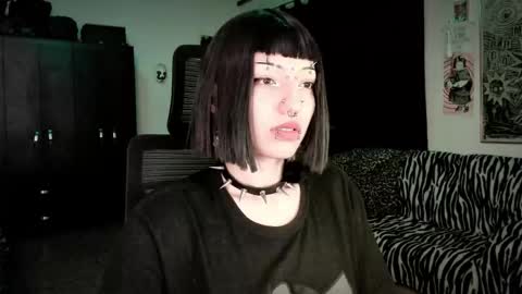 Snapshot of roxy_toxic chatting on 02/24/26, 12:41 Roxy Independient model Help me to reach 50 thumbs up online show from 02/24/26, 12:41