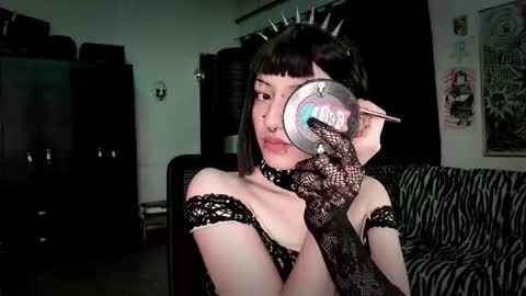 Snapshot of roxy_toxic chatting on 02/27/26, 01:05 Roxy Independient model Help me to reach 50 thumbs up online show from 02/27/26, 01:05