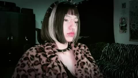 Roxy Independient model Help me to reach 50 thumbs up online show from 05/14/26, 12:28