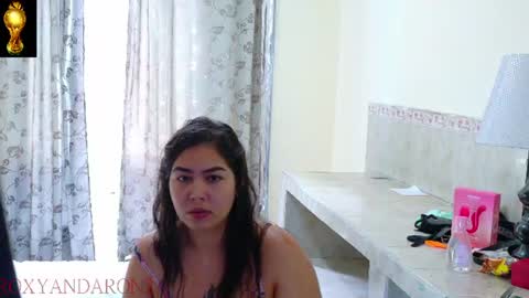 Snapshot of roxyandaron2 chatting on 06/14/26, 01:35 RoxyAron online show from 06/14/26, 01:35