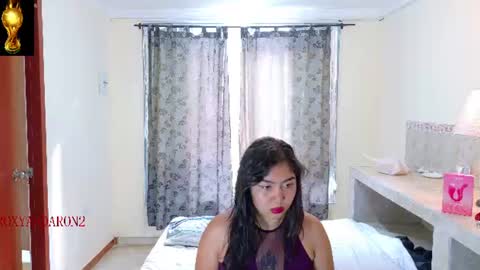 Snapshot of roxyandaron2 chatting on 06/21/26, 01:13 RoxyAron online show from 06/21/26, 01:13