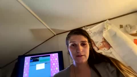 Roxy and Brock online show from 12/19/25, 03:13